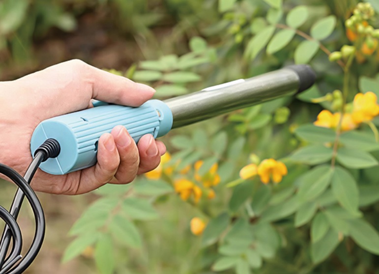 Portable ergonomic handle design of SOROB EPT-100 electric pollinator for easy garden maintenance