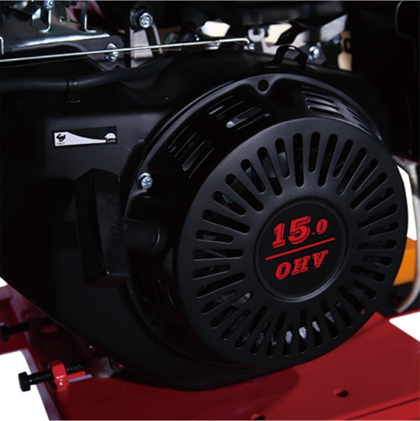 Large feed hopper design of Gasoline Chipper Shredder for easy loading